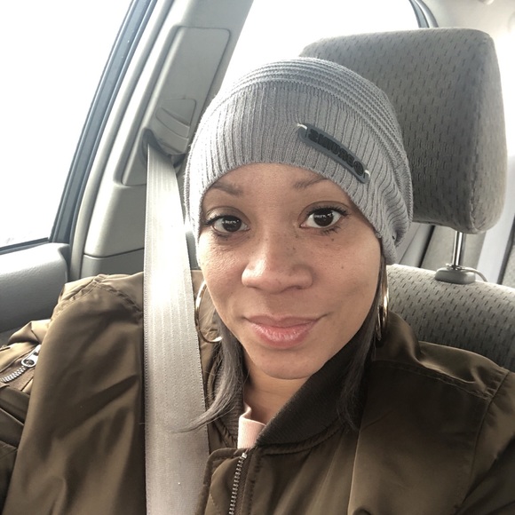 Meet your Posher, Casey - Picture 2 of 4